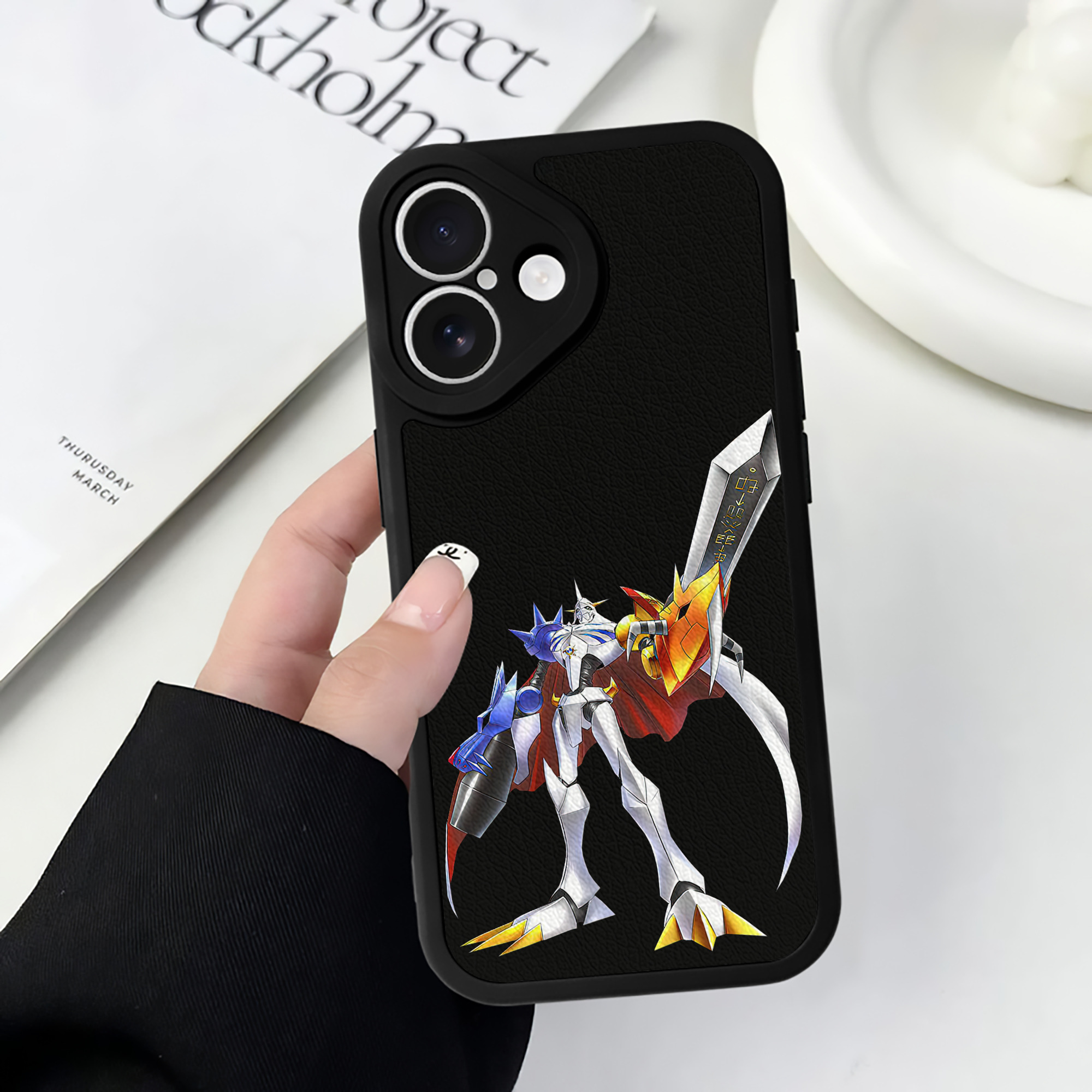 （画像用） Digimon デジタルモンスター/デジモン 【iPhone 16シリーズ対応】シリコンスマホケース（レザー調） 材質：シリコン
